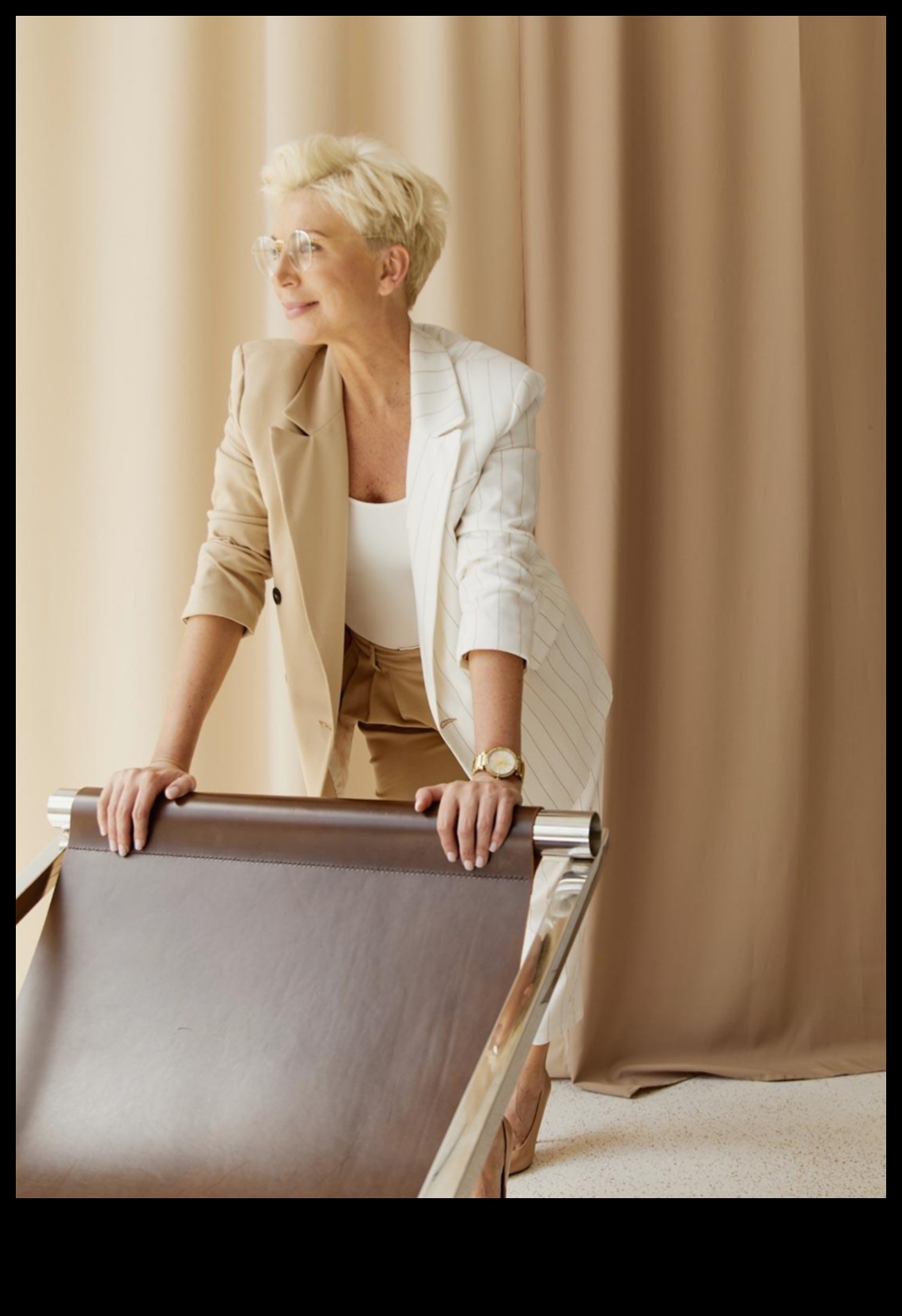 Минималистична магия: Шикозни тоалети с подчертана изтънченост