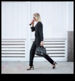 Улична изтънчена дамска на предпочитание с модерният ръб на колапса