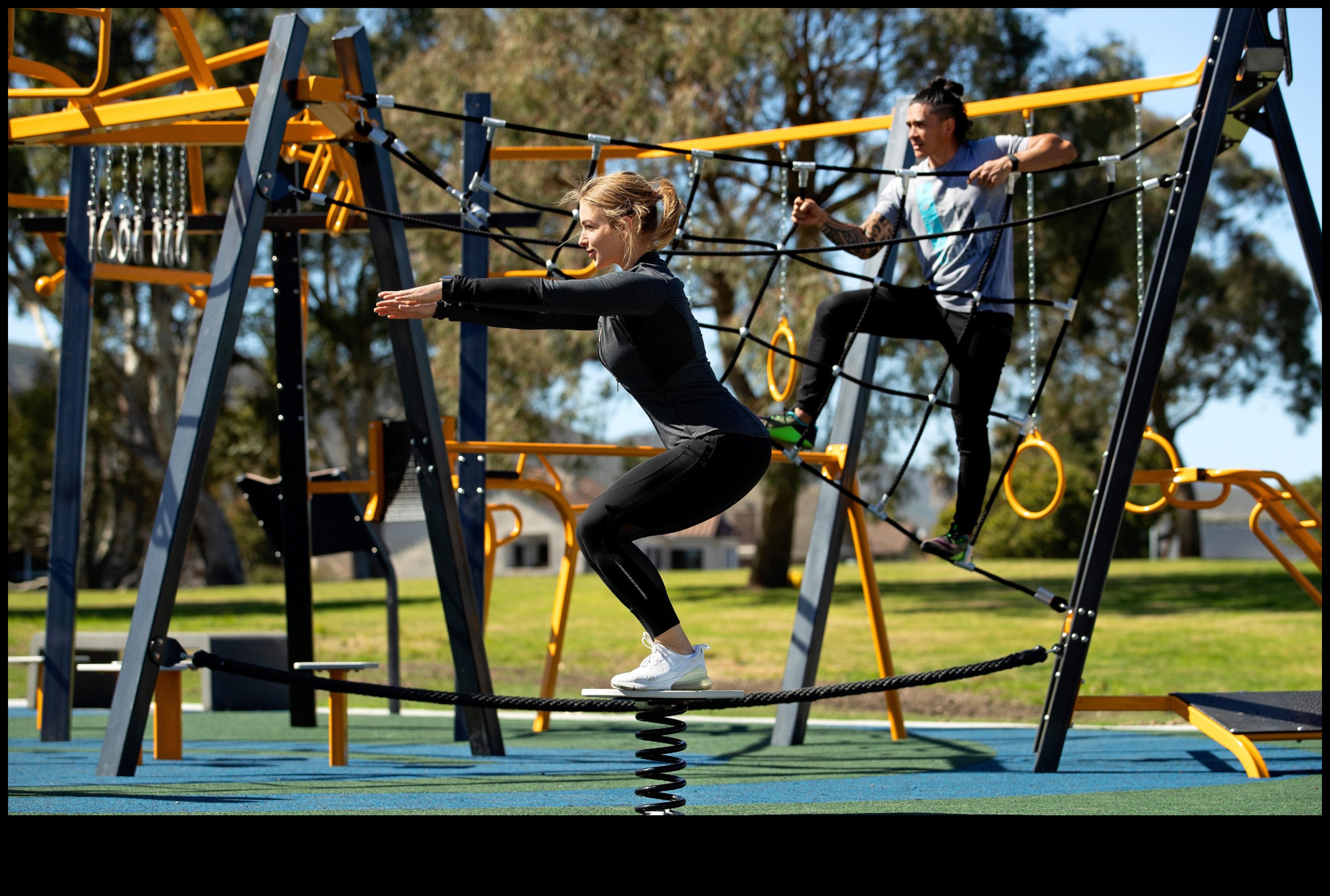 Игриви паркове: Тренировки на открито за семейства и приятели