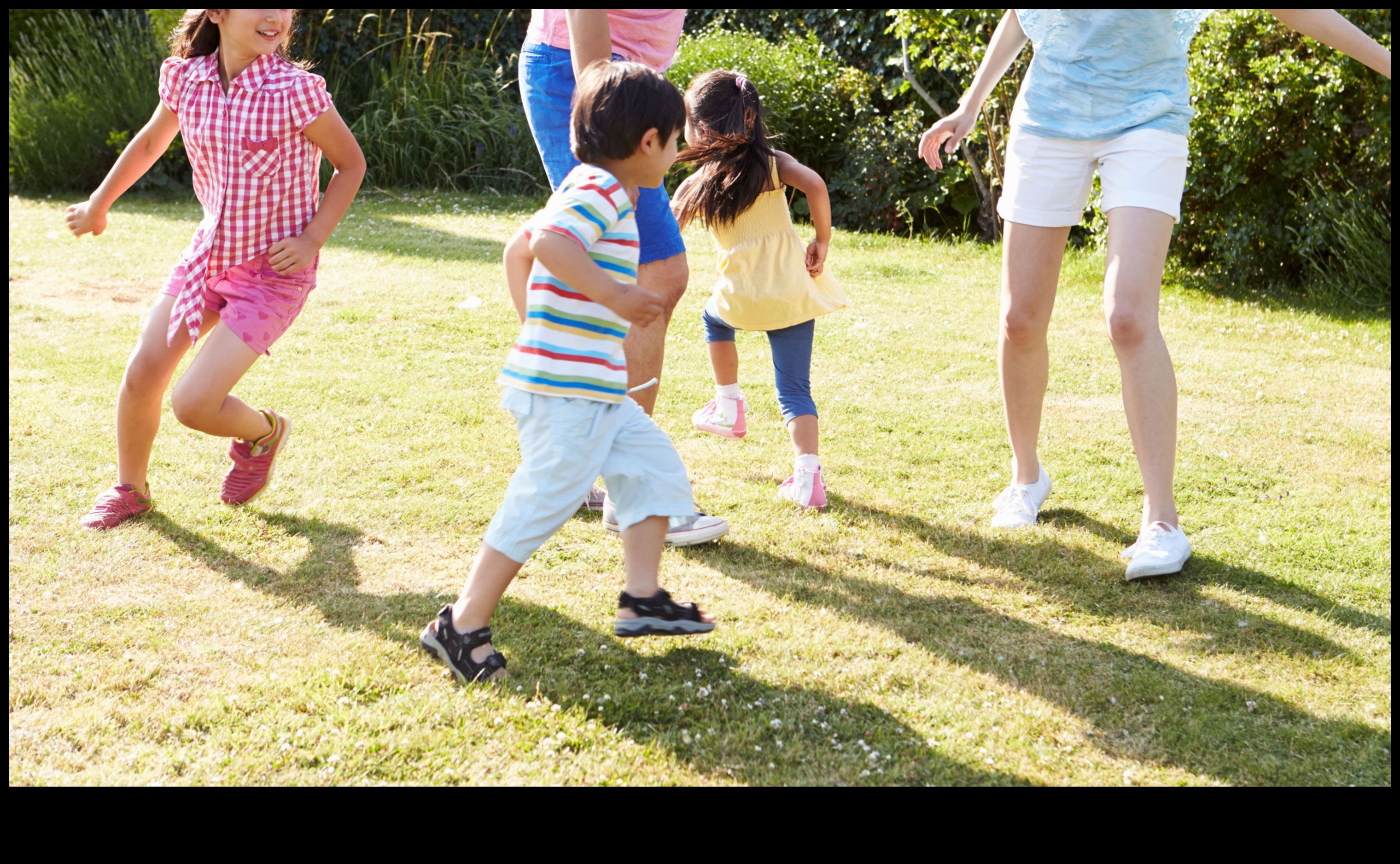 Игриви паркове: Тренировки на открито за семейства и приятели