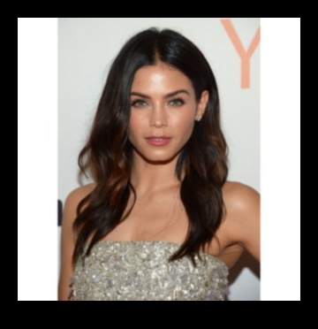 Сияещи в блясък: тоалети на знаменитости със сияйна привлекателност