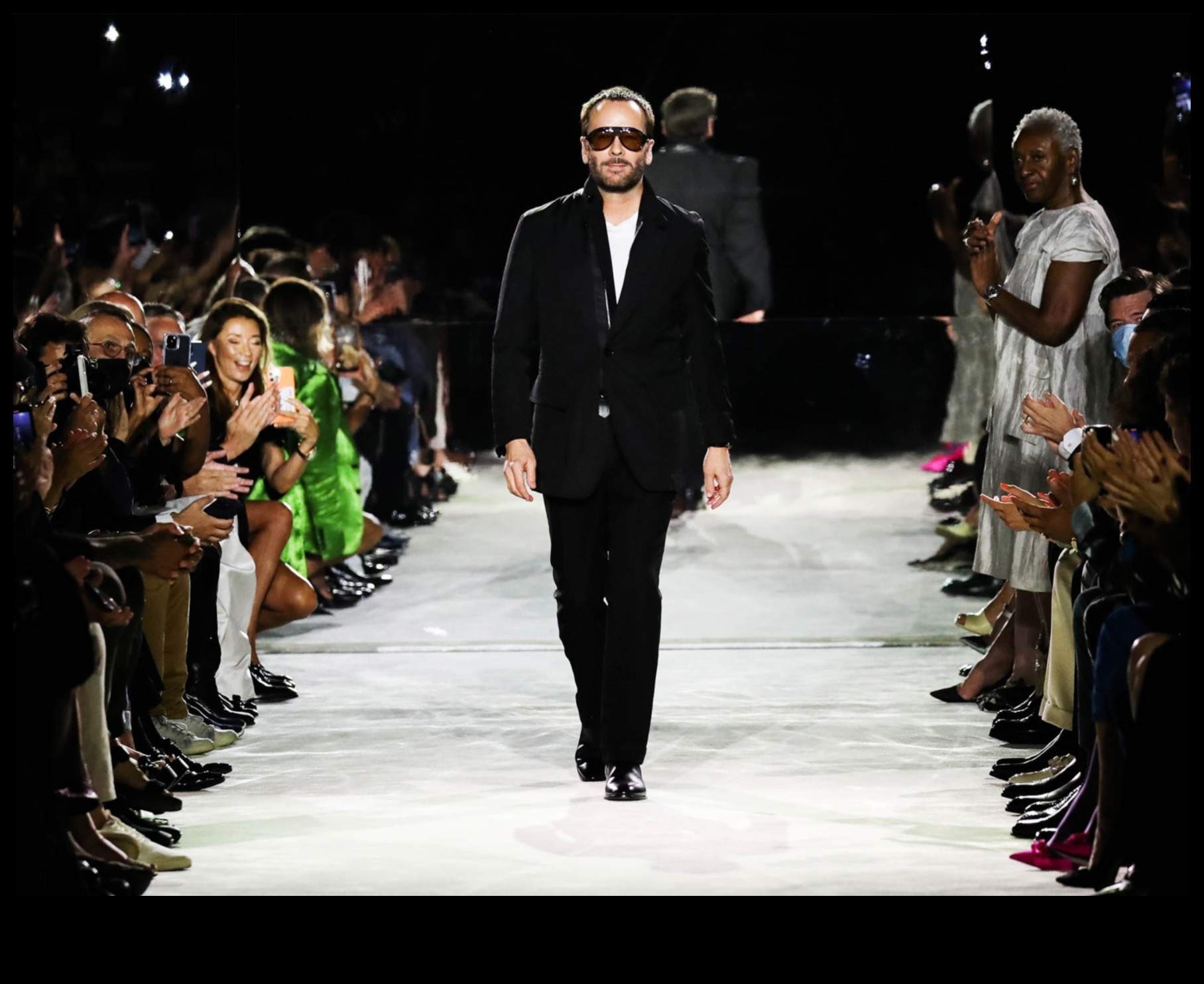 Мода напред: Тоалети на знаменитости, оформящи модния пейзаж