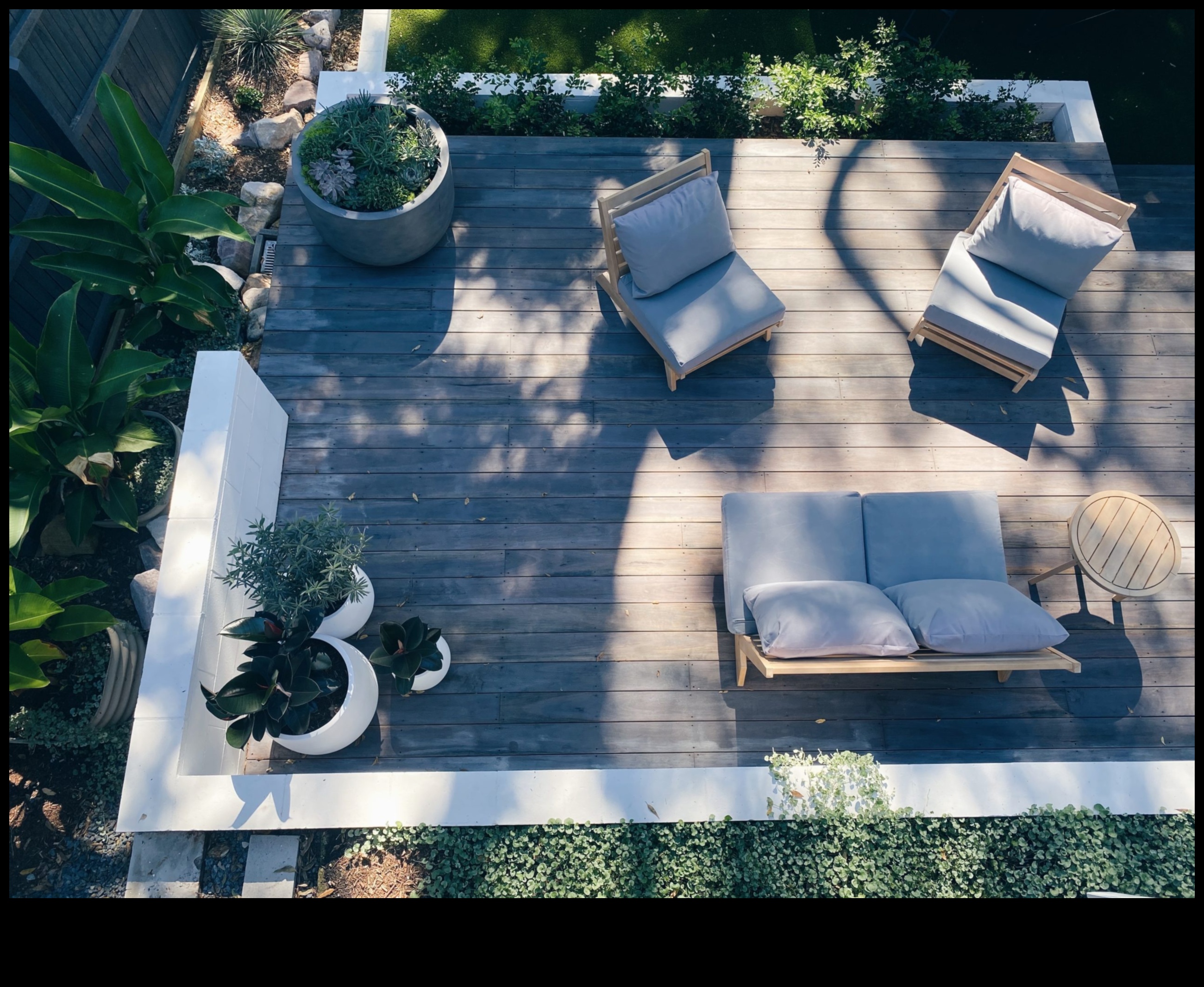 Artful Blooms Издигнете Вашата градина с Creative Flair Ръководство за добавяне на стилни и уникални щрихи към Вашето външно пространство 5 Изкусни цъфтежи: Издигнете градината си с креативен нюх