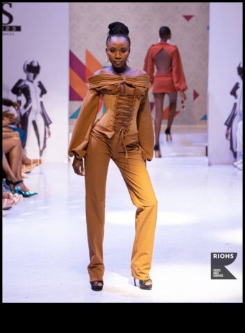 Radiant Runway Модна излагам в съответствие с модерни съвършенства